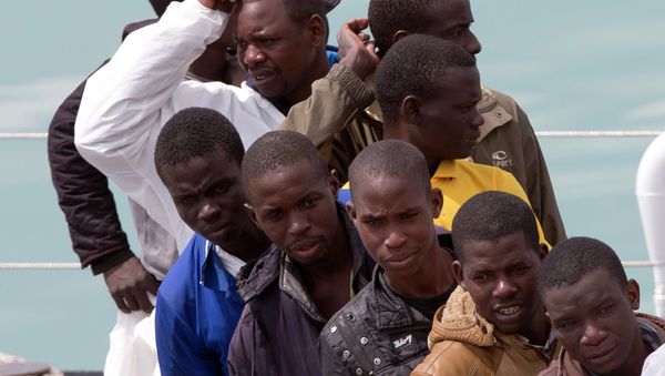 Migrats crossing the Mediterranean to Europe - Sputnik International