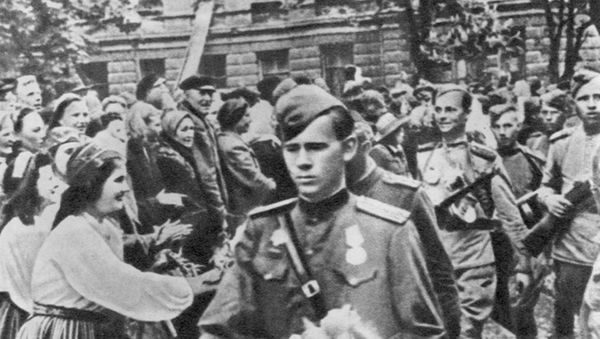 Liberation of Tallinn. Residents welcome the Soviet troops Liberation of Tallinn. Residents welcome the Soviet troops - Sputnik International
