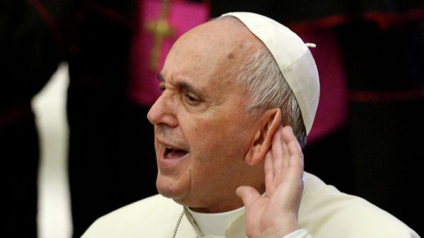 Pope Francis tries to hear during an audience with the members of Cursillos of Christianity movement in the Paul VI hall at the Vatican on April 30, 2015 - Sputnik International