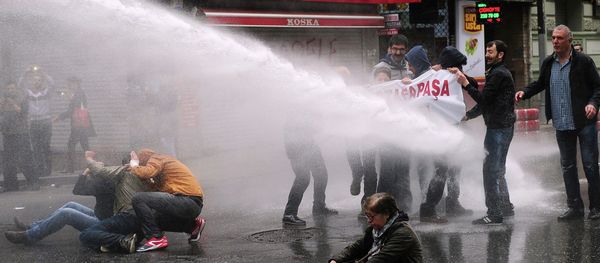 Turkish police use water cannon to disperse protestors during a May Day rally near Taksim Square in Istanbul on May 1, 2015 Turkish police use water cannon to disperse protestors during a May Day rally near Taksim Square in Istanbul on May 1, 2015 - Sputnik International