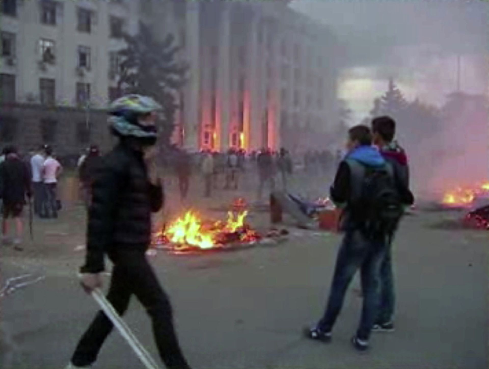 This image made from AP video shows a building on fire in Odessa, Ukraine, on Friday, May 2, 2014 - Sputnik International, 1920, 02.05.2022