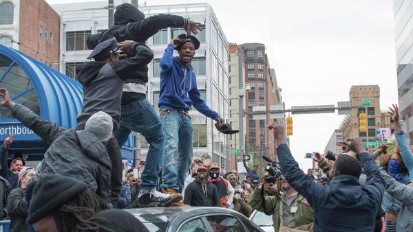 A demonstrator puts on a Baltimore City Police hat taken from a destroyed police car while protesting the death Freddie Gray, an African American man who died of spinal cord injuries in police custody, in Baltimore, Maryland, April 25, 2015 A demonstrator puts on a Baltimore City Police hat taken from a destroyed police car while protesting the death Freddie Gray, an African American man who died of spinal cord injuries in police custody, in Baltimore, Maryland, April 25, 2015 - Sputnik International