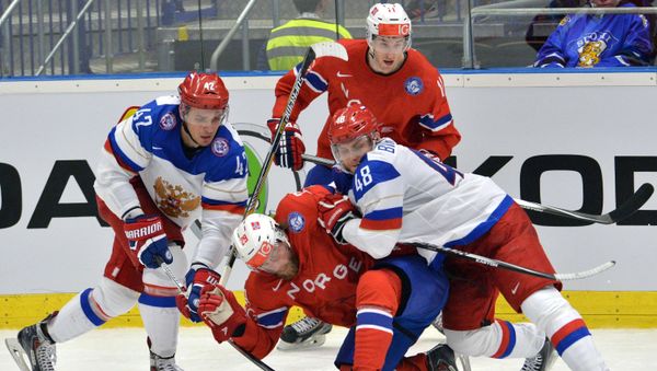 The player of the Russian hockey team Artem Anisimov, Norwegian hockey players Robin Dahlstrom, Andreas Stene, Russian hockey player Evgeny Biryukov during the hockey match, April 2, 2015 - Sputnik International