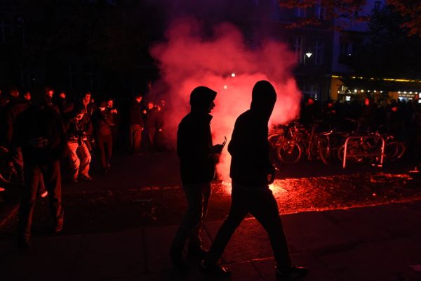 Flares are lit during the 'Revolutionary' May Day demonstration in Berlin on May 1, 2015. Flares are lit during the 'Revolutionary' May Day demonstration in Berlin on May 1, 2015. - Sputnik International