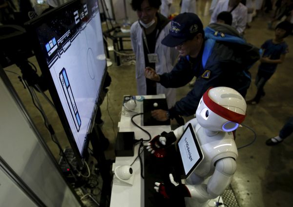 SoftBank Corp's humanoid robot named Pepper plays a video game against a visitor at a booth during Niconico Chokaigi 2015 in Makuhari, east of Tokyo, Japan April 26, 2015. SoftBank Corp's humanoid robot named Pepper plays a video game against a visitor at a booth during Niconico Chokaigi 2015 in Makuhari, east of Tokyo, Japan April 26, 2015. - Sputnik International