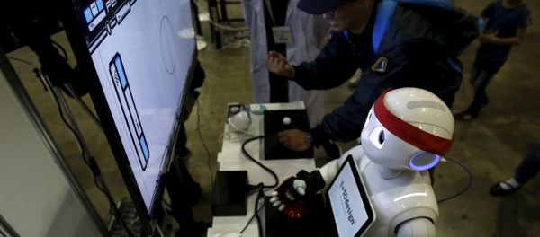 SoftBank Corp's humanoid robot named Pepper plays a video game against a visitor at a booth during Niconico Chokaigi 2015 in Makuhari, east of Tokyo, Japan April 26, 2015. - Sputnik International