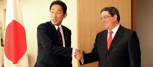 Japan's Forein Minister Fumio Kishida, left, greets his Cuba's counterpart Bruno Rodriguez Parrilla - Sputnik International