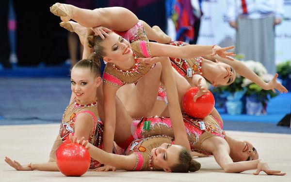 Magic of Grace and Flexibility: European Rhythmic Gymnastics Championship - Sputnik International