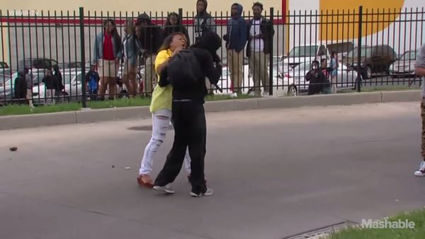 Baltimore mom slaps and scolds rioting son in front of everyone - Sputnik International