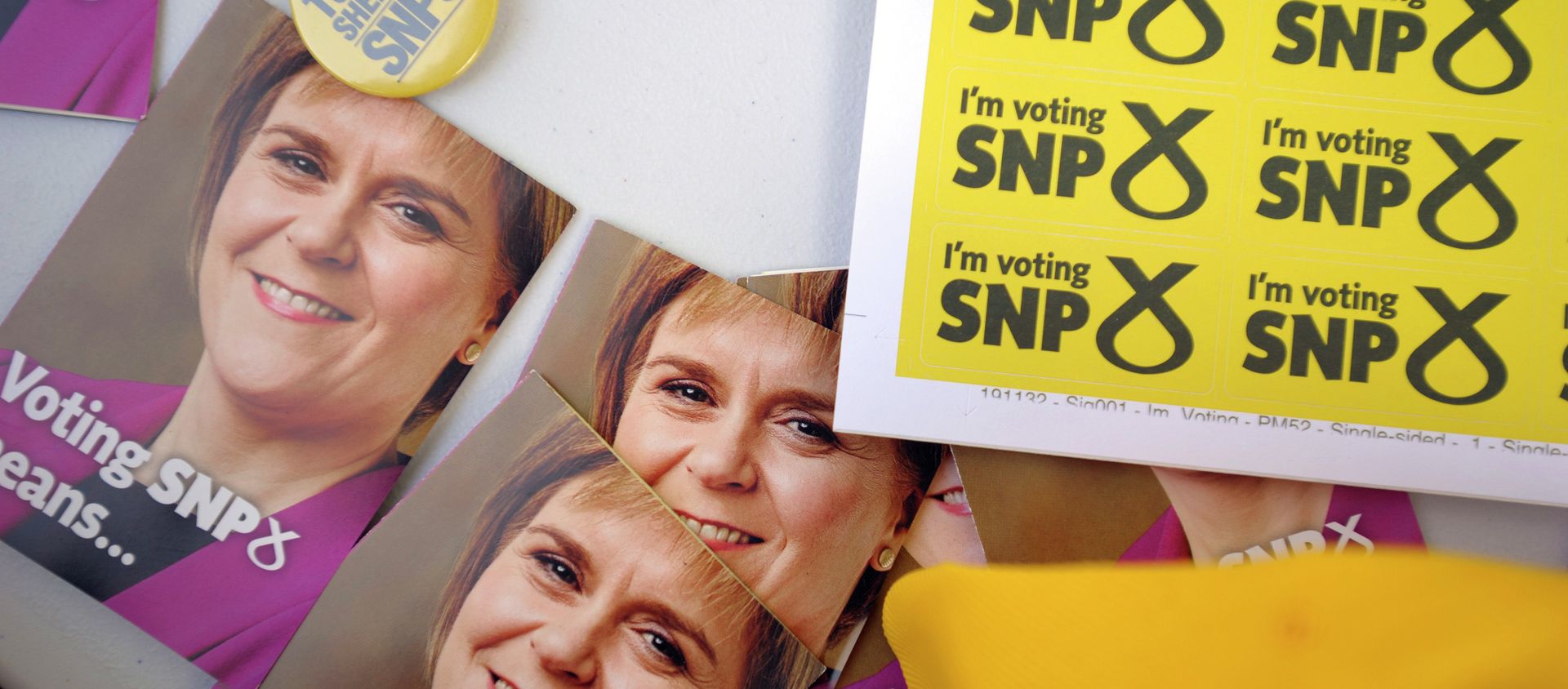 Campaign materials for the SNP featuring the face of Scottish First Minister and SNP leader Nicola Sturgeon in Edinburgh Campaign materials for the SNP featuring the face of Scottish First Minister and SNP leader Nicola Sturgeon in Edinburgh - Sputnik International, 1920, 03.04.2021