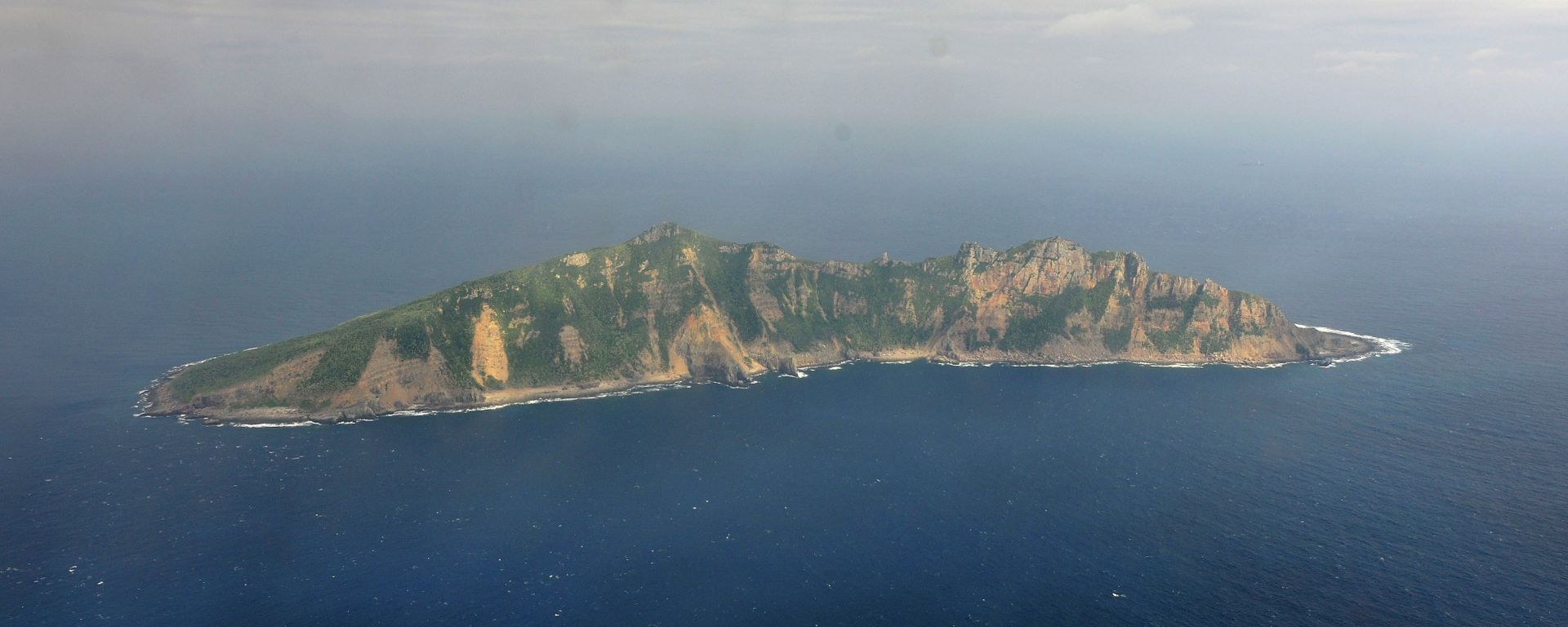 One of the small islands in the East China Sea known as Senkaku in Japanese and Diaoyu in Chinese is seen from a Chinese marine surveillance plane One of the small islands in the East China Sea known as Senkaku in Japanese and Diaoyu in Chinese is seen from a Chinese marine surveillance plane - Sputnik International, 1920, 21.06.2023