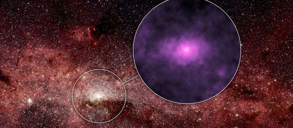 New images captured by NASA of a mysterious glow at the center of our galaxy may have been produced by the howls of dead stars feeding off their live companions. New images captured by NASA of a mysterious glow at the center of our galaxy may have been produced by the howls of dead stars feeding off their live companions. - Sputnik International