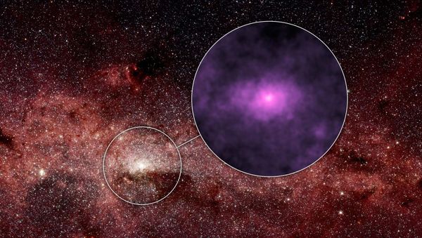 New images captured by NASA of a mysterious glow at the center of our galaxy may have been produced by the howls of dead stars feeding off their live companions. - Sputnik International
