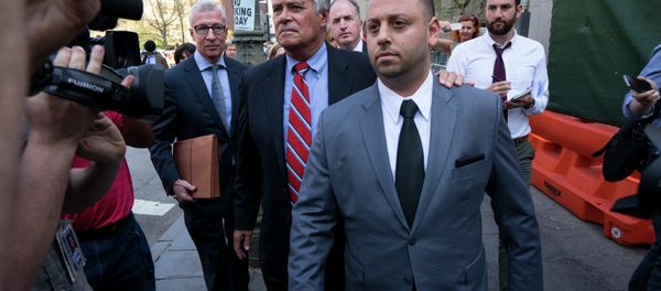 New York Senate Majority Leader Dean Skelos and his son Adam leave federal court in New York, Monday, May 4, 2015. - Sputnik International