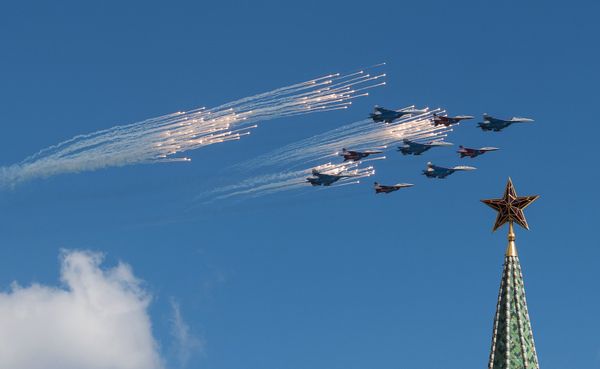 Breathtaking Stunt Flying: First Aerial Rehearsal of Moscow Victory Parade Breathtaking Stunt Flying: First Aerial Rehearsal of Moscow Victory Parade - Sputnik International
