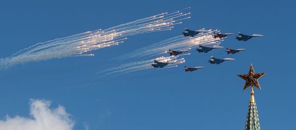 Breathtaking Stunt Flying: First Aerial Rehearsal of Moscow Victory Parade - Sputnik International