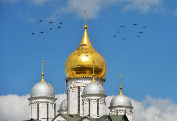 Breathtaking Stunt Flying: First Aerial Rehearsal of Moscow Victory Parade Breathtaking Stunt Flying: First Aerial Rehearsal of Moscow Victory Parade - Sputnik International