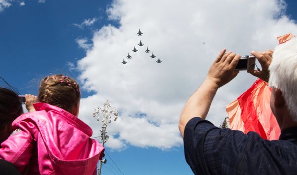 Breathtaking Stunt Flying: First Aerial Rehearsal of Moscow Victory Parade Breathtaking Stunt Flying: First Aerial Rehearsal of Moscow Victory Parade - Sputnik International