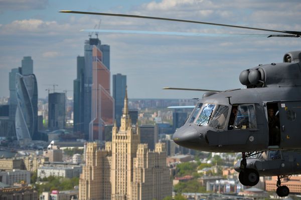 Breathtaking Stunt Flying: First Aerial Rehearsal of Moscow Victory Parade Breathtaking Stunt Flying: First Aerial Rehearsal of Moscow Victory Parade - Sputnik International