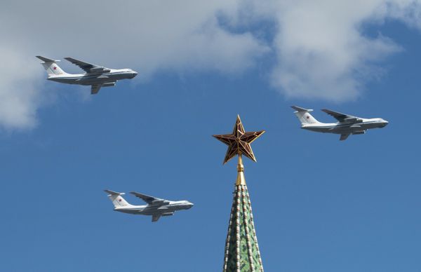 Breathtaking Stunt Flying: First Aerial Rehearsal of Moscow Victory Parade Breathtaking Stunt Flying: First Aerial Rehearsal of Moscow Victory Parade - Sputnik International