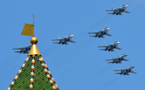 Breathtaking Stunt Flying: First Aerial Rehearsal of Moscow Victory Parade Breathtaking Stunt Flying: First Aerial Rehearsal of Moscow Victory Parade - Sputnik International