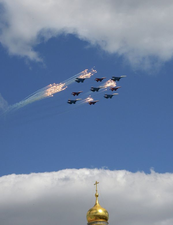 Breathtaking Stunt Flying: First Aerial Rehearsal of Moscow Victory Parade Breathtaking Stunt Flying: First Aerial Rehearsal of Moscow Victory Parade - Sputnik International