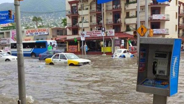 Urban flooding in Acapulco Mexico following large ocean swell Urban flooding in Acapulco Mexico following large ocean swell - Sputnik International