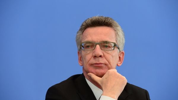 German Interior Minister Thomas de Maiziere attends a press conference to present politically-motivated crime rate in Germany - Sputnik International