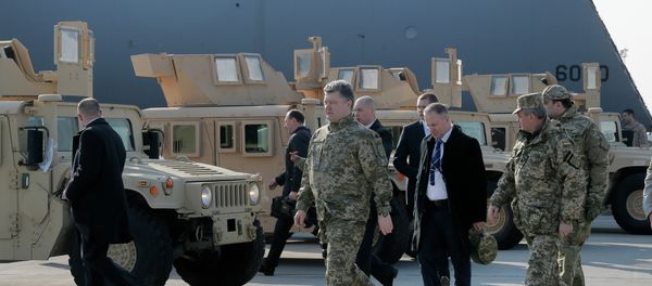 Ukraine's President Petro Poroshenko passes by U.S. armored Humvees in Boryspil Airport, Kiev, Ukraine - Sputnik International
