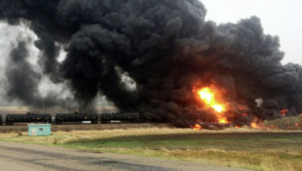 Smoke and fire rise from an oil train that derailed, Wednesday, May 6, 2015, in Heimdal, N.D. - Sputnik International