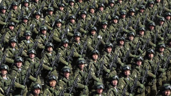 Russian soldiers march during a rehearsal of the Victory Day Parade in Alabino, outside Moscow, on April 22, 2015 - Sputnik International