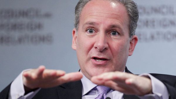Financial analyst Peter Schiff predicts that the US Federal Reserve will bring on a fourth wave of quantitative easing to try to stimulate the economy once again. - Sputnik International