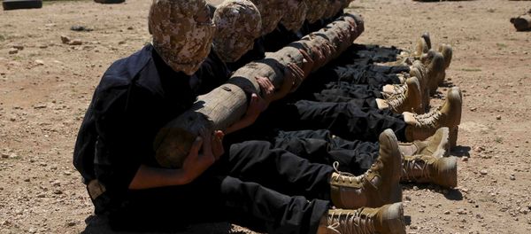 The US operation to arm and train so-called “moderate” Syrian rebels to fight against the government of Bashar al-Assad and oppose ISIL was destined to fail from the beginning. - Sputnik International