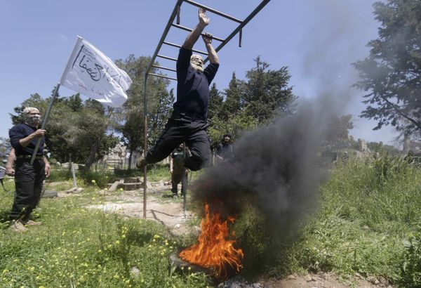 Rebel fighters from 'the First Regiment', part of the Free Syrian Army, swing from bars as they participate in a military training in the western countryside of Aleppo May 4, 2015 Rebel fighters from 'the First Regiment', part of the Free Syrian Army, swing from bars as they participate in a military training in the western countryside of Aleppo May 4, 2015 - Sputnik International