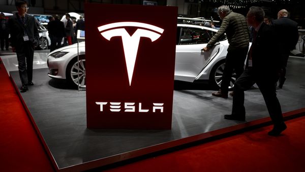 Visitor are seen at the booth of US electric carmaker Tesla Motors, during the press day of the Geneva Car Show on March 4, 2015 in Geneva Visitor are seen at the booth of US electric carmaker Tesla Motors, during the press day of the Geneva Car Show on March 4, 2015 in Geneva - Sputnik International
