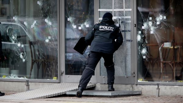 A police investigator works at the scene of Saturday's shooting at a free speech event in Copenhagen - Sputnik International