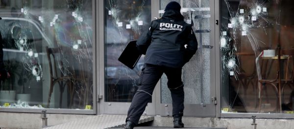 A police investigator works at the scene of Saturday's shooting at a free speech event in Copenhagen - Sputnik International