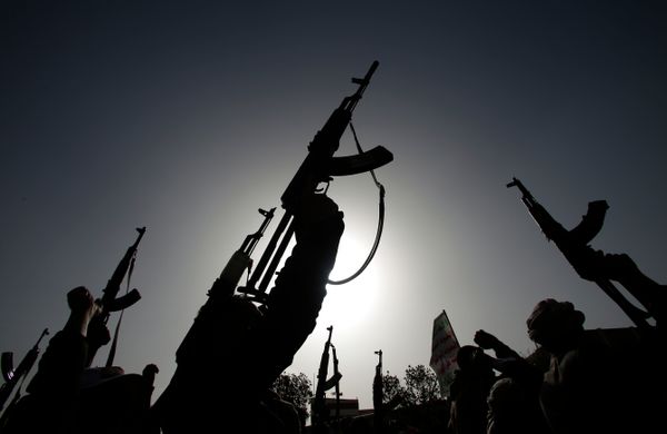 Shiite rebels known as Houthis hold up their weapons to denounce the Saudi-led airstrikes as they chant slogans during a protest in Sanaa, Yemen Shiite rebels known as Houthis hold up their weapons to denounce the Saudi-led airstrikes as they chant slogans during a protest in Sanaa, Yemen - Sputnik International