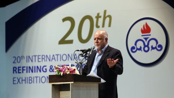 Iranian Oil Minister, Bijan Namdar Zanganeh speaks on the opening of the annual International Oil, Gas, Refining & Petrochemical Exhibition on May 6, 2014 in Tehran - Sputnik International