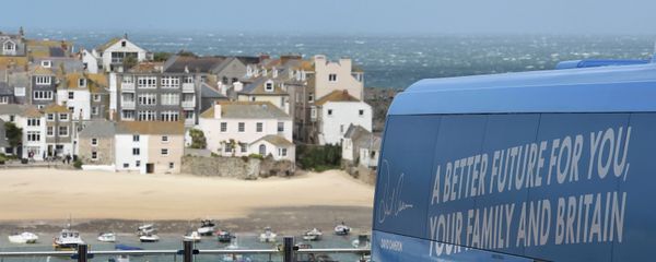 Conservative Party election campaign bus stands parked in St Ives, south-west England on May 5, 2015 Conservative Party election campaign bus stands parked in St Ives, south-west England on May 5, 2015 - Sputnik International