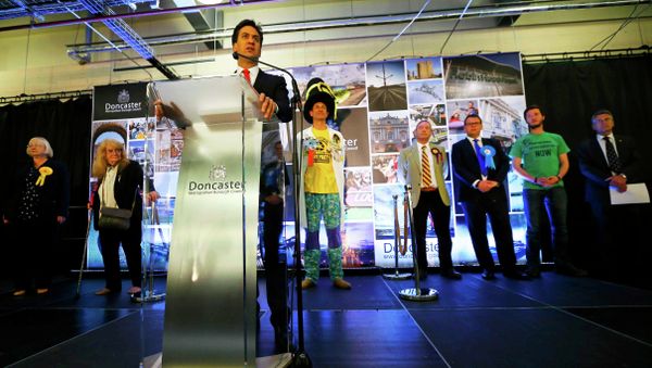 Britain's opposition Labour Party leader Ed Miliband speaks after retaining his parliamentary seat, at a count centre in Doncaster, Britain May 8, 2015 - Sputnik International