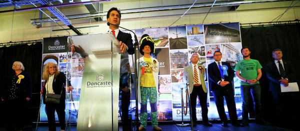 Britain's opposition Labour Party leader Ed Miliband speaks after retaining his parliamentary seat, at a count centre in Doncaster, Britain May 8, 2015 Britain's opposition Labour Party leader Ed Miliband speaks after retaining his parliamentary seat, at a count centre in Doncaster, Britain May 8, 2015 - Sputnik International