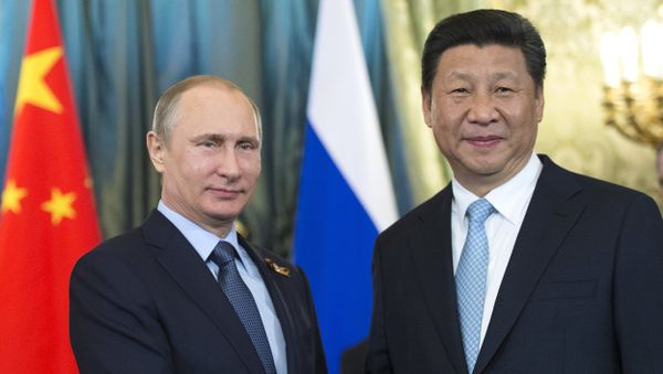President Vladimir Putin meets with Chinese President Xi Jinping President Vladimir Putin meets with Chinese President Xi Jinping - Sputnik International