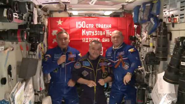  Banner of Victory to the International Space Station - Sputnik International