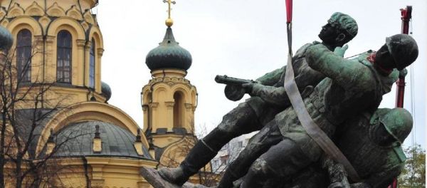Removal of the Polish-Soviet Brotherhood in Arms Monument, Warsaw. Removal of the Polish-Soviet Brotherhood in Arms Monument, Warsaw. - Sputnik International