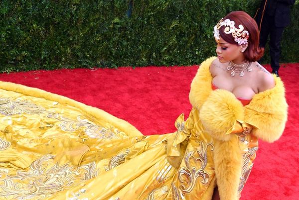 Rihanna Hits Nerve With Muslim Fans Despite Apology for Quran Verse at Lingerie Fashion Show - Sputnik International
