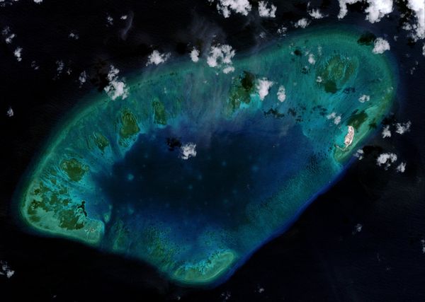 West London Reef is pictured in the South China Sea in 2015, in this handout photo provided by CSIS Asia Maritime Transparency Initiative/DigitalGlobe West London Reef is pictured in the South China Sea in 2015, in this handout photo provided by CSIS Asia Maritime Transparency Initiative/DigitalGlobe - Sputnik International