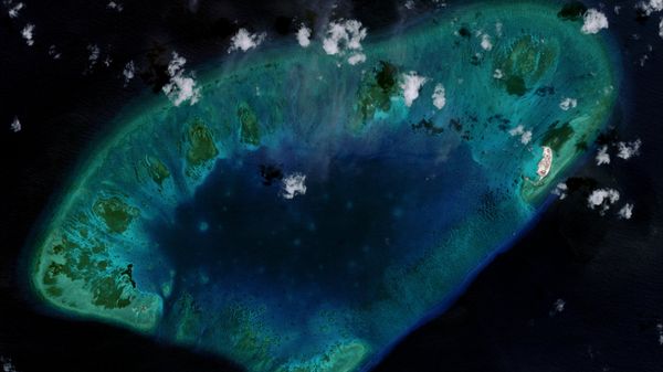 West London Reef is pictured in the South China Sea in 2015, in this handout photo provided by CSIS Asia Maritime Transparency Initiative/DigitalGlobe - Sputnik International