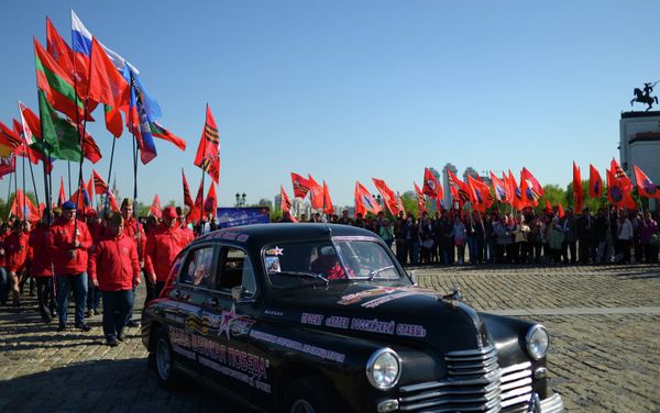 Participants in Our Great Victory motor rally welcomed in Moscow - Sputnik International