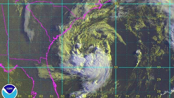 Sub-tropical storm Ana, located about 170 miles (275 kms) south-southeast of Myrtle Beach, South Carolina, United States, is seen in a NOAA GOES satellite image taken at 07:15 am EDT (11:15 GMT) May 8, 2015 - Sputnik International
